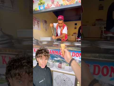 El helado turco es como una piedra 😂 thumbnail