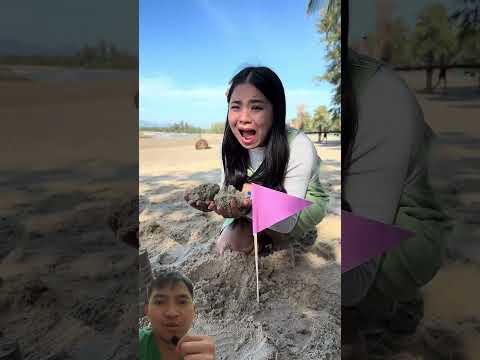 Ada sesuatu di bawah bendera!#shorts thumbnail