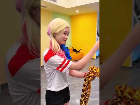 黄金到底花落随家 #艾莎 #cosplay #shorts thumbnail