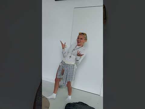 DRESS TO IMPRESS GENZIE! thumbnail