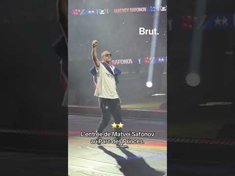L’entrée de Matveï Safonov au Parc des Princes. thumbnail