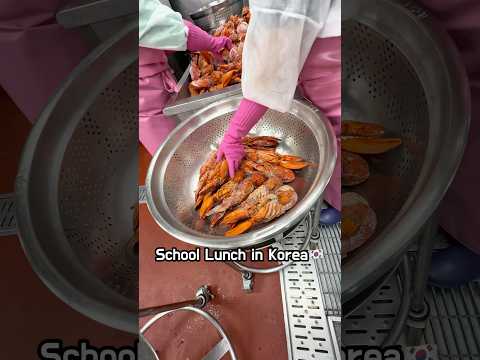 Making Lobster at a Korean High School ??? #korea #southkorea #seoul #koreanfood thumbnail