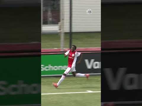 Great goal by Ajax U15 player Lybron Sarpong 👏 thumbnail