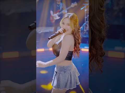 Ayoyoyo💃 #takkanpisah #ajengfebria #anekasafarirecords #dangdutkoplo #shortsvideo #storymusic thumbnail