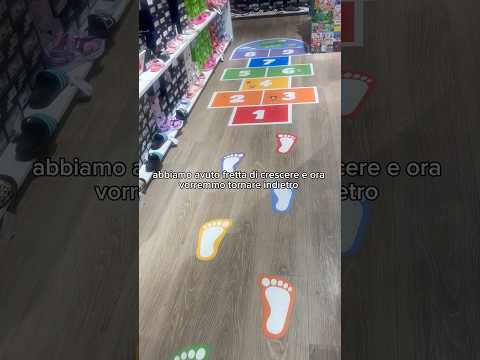 Ero sempre pronto a sedermi davanti lo schermo anziché provarmi le Scarpe thumbnail