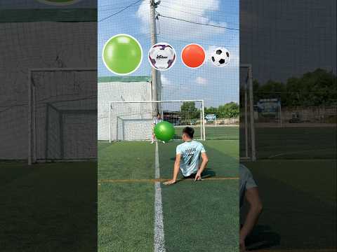 Trái bóng nhỏ đến mức nào??? #phamtuanhung #football thumbnail