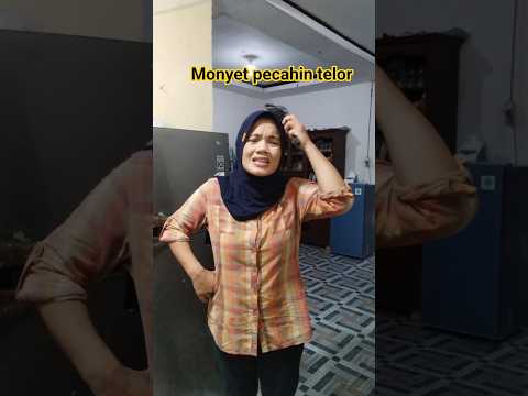 monyet pecahin telor #shortvideo #funny #comedy thumbnail