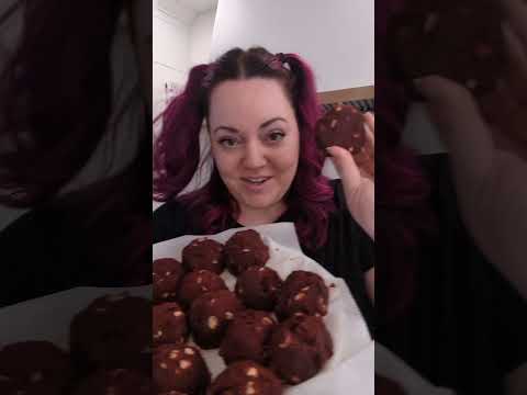 ? Here's how I ALWAYS have fresh baked cookies on hand ? thumbnail