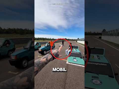 Balapan paling aneh,kalian Tim mobil mana?#shorts thumbnail