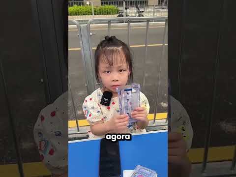Esta menina sabe consertar celulares quebrados 🤩📱 thumbnail