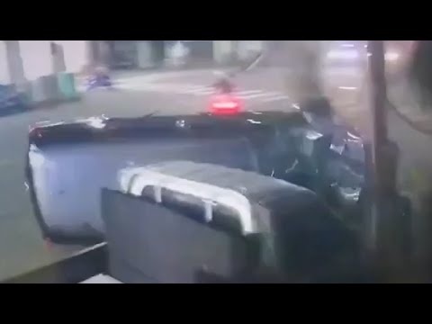 【車禍影片】才剛完成高齡換照！ thumbnail