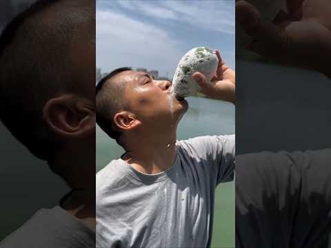 इस 😳 आदमी ने चूसा जहरीला आम  😱 #shorts #shortvideo #indianshorts #mangorecipe #mangojuice thumbnail