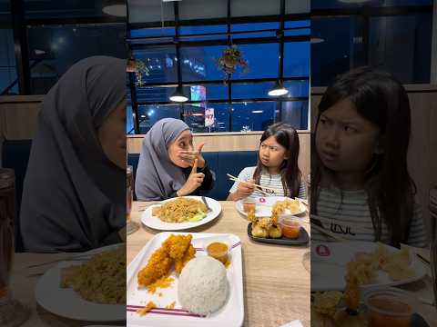 Bunda makan nya aneh #shorts #viral #comedy thumbnail