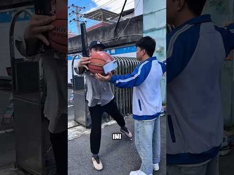 Murid ini dijaga satpam buat razia hp? thumbnail