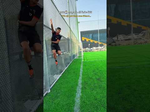 من هو هذا لاعب 🤣⚽️#odey_amin #العبها_صح #shorts thumbnail