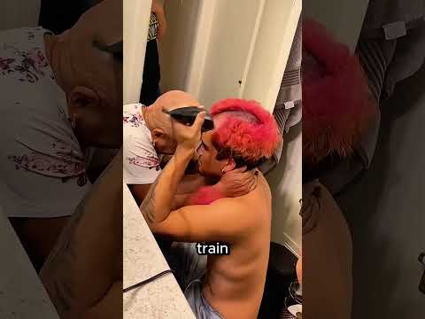 C'est ça, le véritable amour : un petit-fils se rase la tête pour sa grand-mère 😭💕 thumbnail