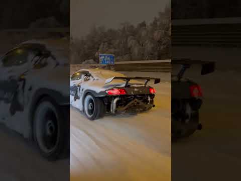 R8 loves snow thumbnail