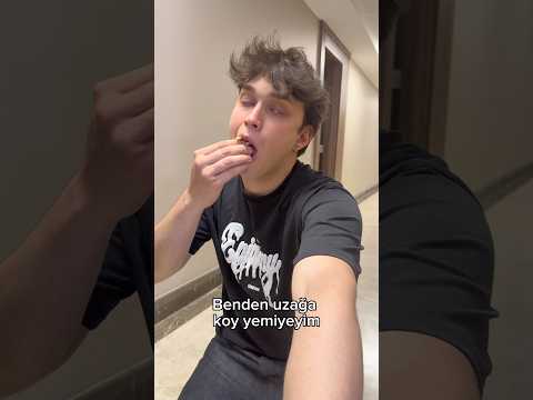 Benden uzağa koy yemeyeyim #shorts thumbnail