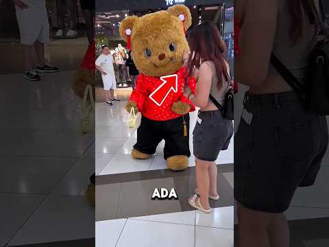 Panda ini Rela Bertingkah Lucu Hanya Demi Pengunjung Mall Bisa Tertawa! thumbnail
