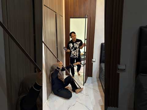 Pintu si doi copot lagi #shorts #minivlog #comedy #bocilwargads #maspreman #sidoii thumbnail