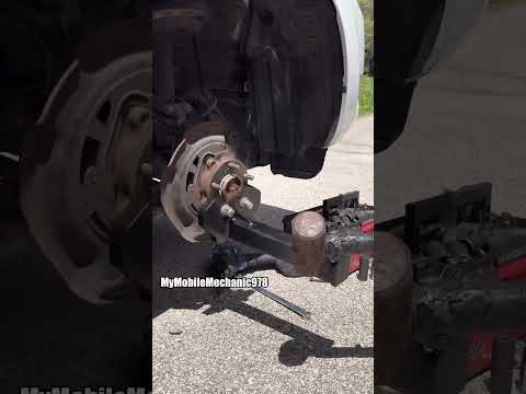 ? Hub buster 3000 ? My slid hammer was so upset ?  #mechanic #wheelhub  #tools #mobilemechanic thumbnail