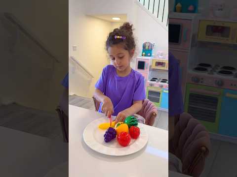 Mom teaches Rhia to cut fruits properly thumbnail