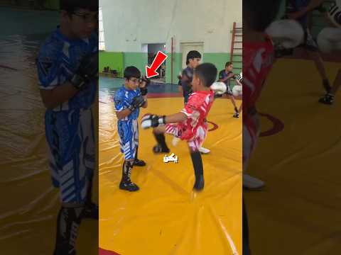 حدثت المفاجأة عندما قرر خلع نظارته 😮 thumbnail