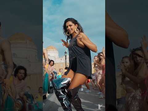 Dil main de dun dobaara 😍 | #JhoomeJoPathaan | #DanceSong | #PartySong thumbnail