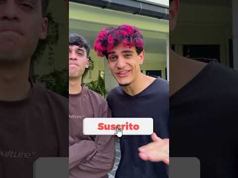 Mi AMIGO es muy BAJITO y le PIERDO en CASA! thumbnail