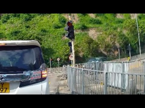 車CAM直擊 - 轉個街坊彎都咁快托咩😂 撞爛晒啦  thumbnail