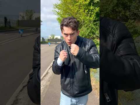 QUAND ON TE SAUVE LA VIE🥊🤣#humour #shorts thumbnail