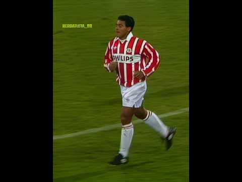 No matter the age, Romário is a Genius ☠️🇧🇷 thumbnail