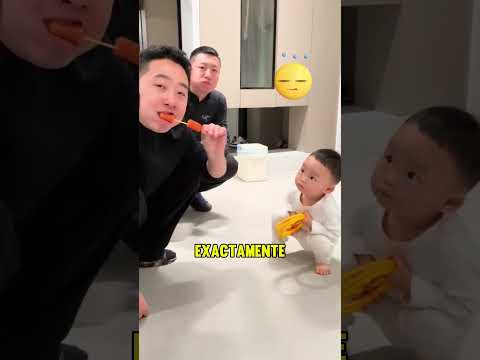 ¡El niño no pudo comer la salchicha! 🌭😞 thumbnail