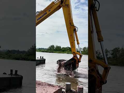 #dredging #excavator #digger #construction #komatsu #heavyequipment thumbnail