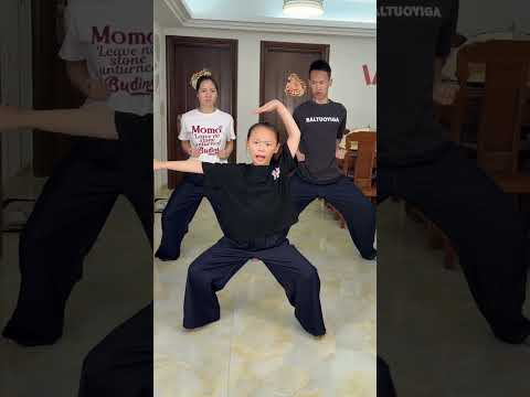 A little accident while practicing kung fu thumbnail