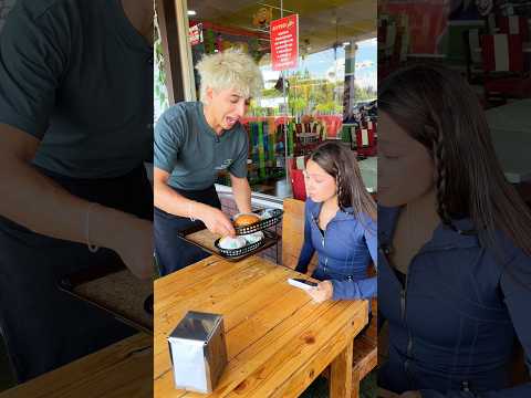 CUANDO PIENSAS QUE EL MESERO YA TRAE TU COMIDA 🥘 thumbnail