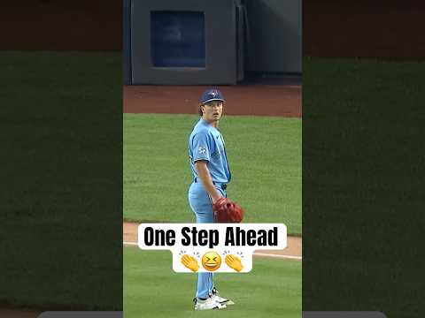 Adam Macko was one step ahead in the best way possible ?? #MLB #BlueJays thumbnail