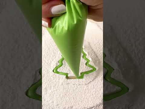 Creating a Christmas tree out of meringue 🎄🍥 - A festive DIY you’ll love! 🎥✨ thumbnail