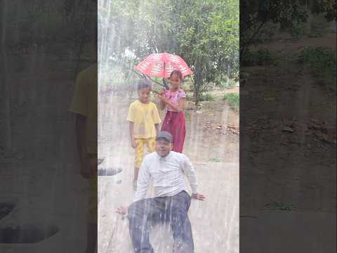 HEMANT KI TARAH KYA APKO BHI BARISH PASAND HAI ??? #funny #comedy #twist #rain thumbnail