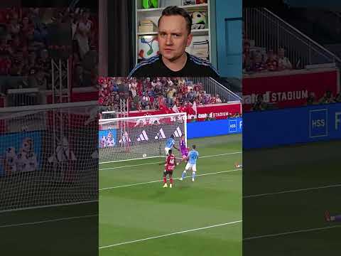 WIELKI TALENT Z AMERYKI MOŻE GRAĆ DLA POLSKI! #shorts #piłkanożna #laczynaspilka #hall thumbnail