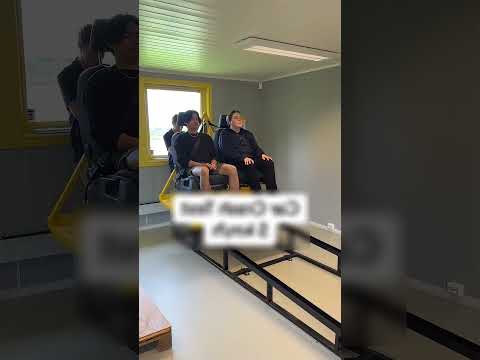 Una botella sale disparada del coche a 5 km/h 💥 #crashtest #safety #simulator thumbnail
