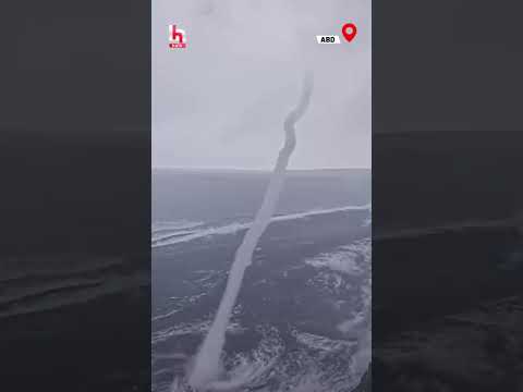 Hawaii'de akılalmaz manzara! Yanardağ yakınında hortum kameralara yansıdı! #shorts thumbnail