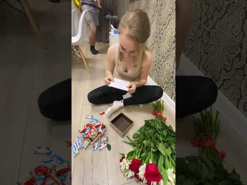 2020 год, мой самый первый дорогой подарок для Марины, Макбук. Мама помогла деньгами thumbnail