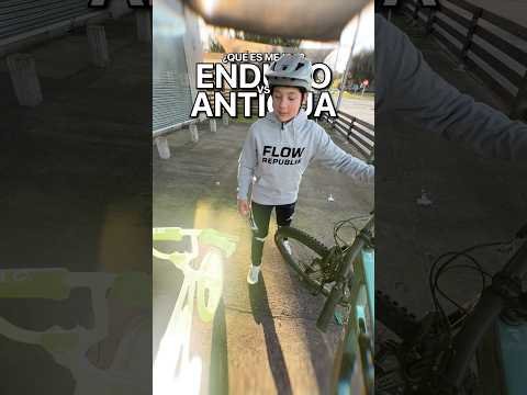 Caballitos en bici antigua o en bici moderna? cuál es mejor?? #bike #bikers #biketrial thumbnail