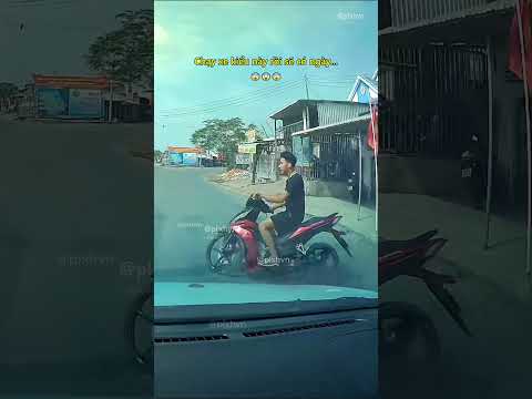 Chạy xe kiểu này rồi sẽ có ngày...😨 #antoangiaothong #laixeantoan #shorts thumbnail