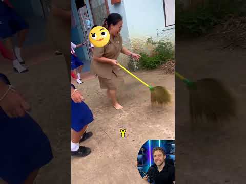¡El director de la escuela atrapó algo! 🏫😲 thumbnail