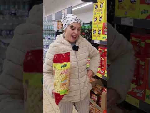 Mărioara manancă in magazin #comedy #amuzant #funny thumbnail