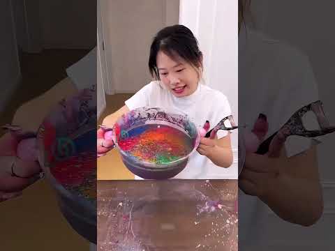 البنت حاولت تصنع السلايم من الطباشير بطريقة مميزة !! #shorts thumbnail