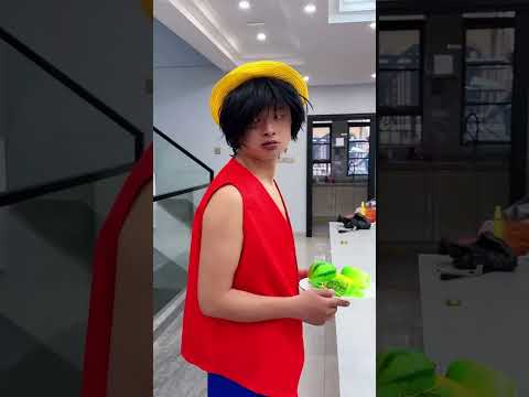 小路飞和姐姐很难过，把假妈妈埋了#海贼王#路飞 thumbnail