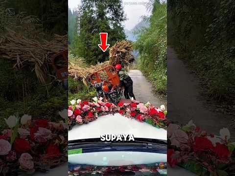 Demi Kasih Jalan Mobil Pengantin, Bapak ini Sampai Rela Jungkir Balikkan Becaknya! thumbnail